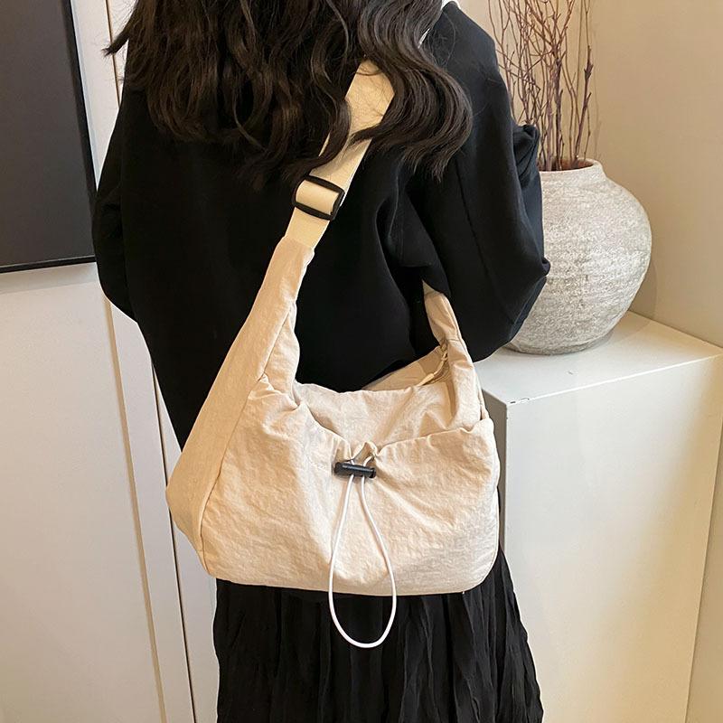 Повседневная сумка через плечо на одно плечо, персонализированная сумка-тоут, модная летняя новая простая трендовая маленькая сумка, женская сумка