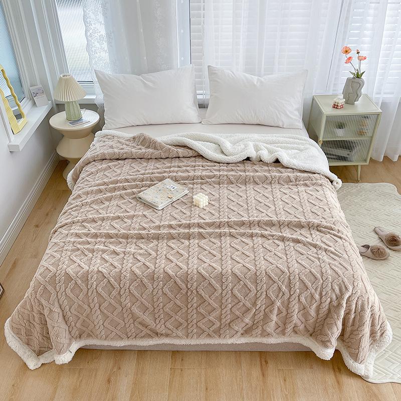 Lambswool Quilt Blanket Dual-purpose Coral Flannel Sofa Car Cover Blanket Office Lunch Break Shawl Air Conditioning Blanket Gift