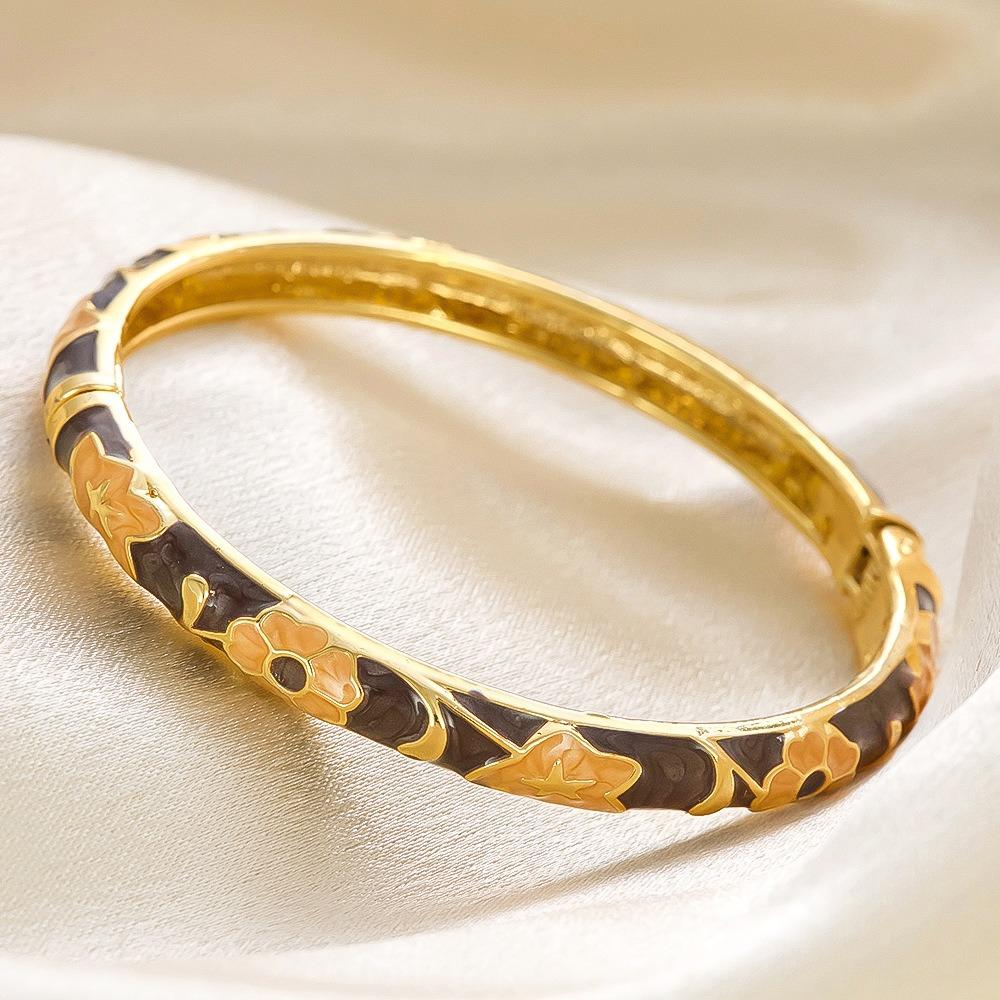 Elegant Enamel Dropped Glaze Flower Texture Closed End Bracelet For Women Retro Gold Copper Metal Bracelet Party Zircon Gifts