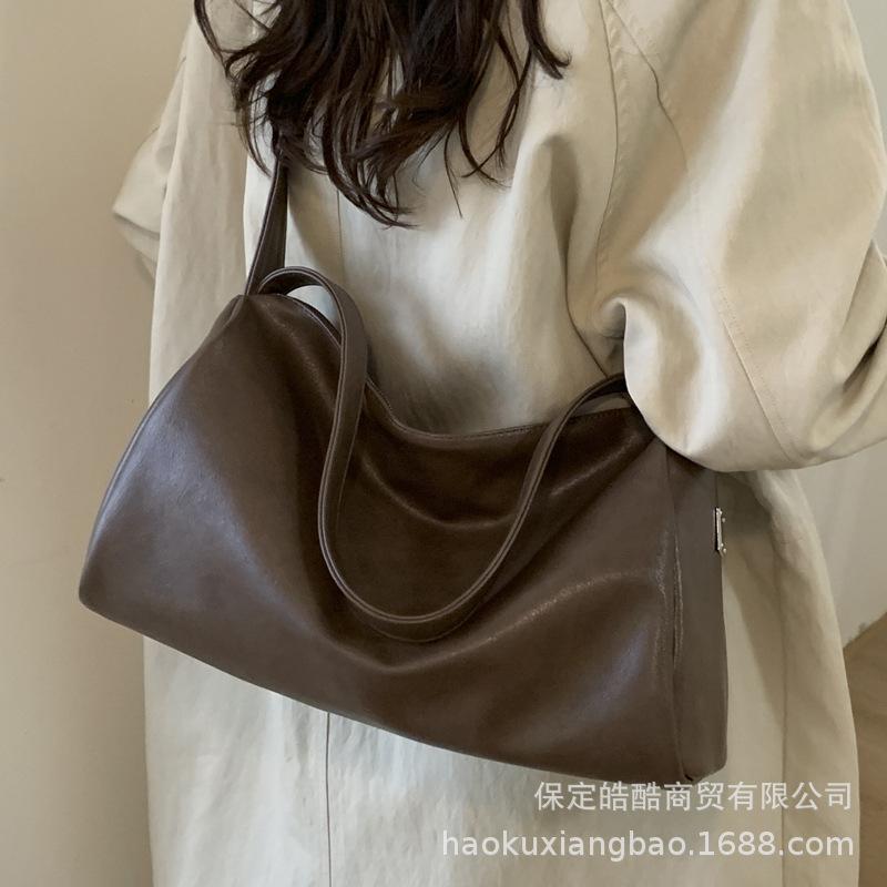 Ретро сумка женская большой вместимости 2025 новая осенне-зимняя универсальная на плечо сумка-мессенджер популярная в этом году сумка-подушка для поездок