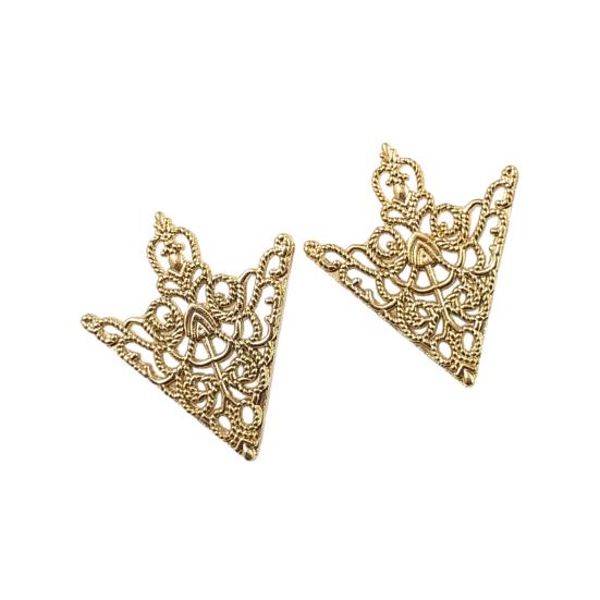 1 Pair Men Women Shirt Collar Clip Retro Hollow Pattern Palace Style Collar Buckle Brooch Neck Clip Outfit Accessories