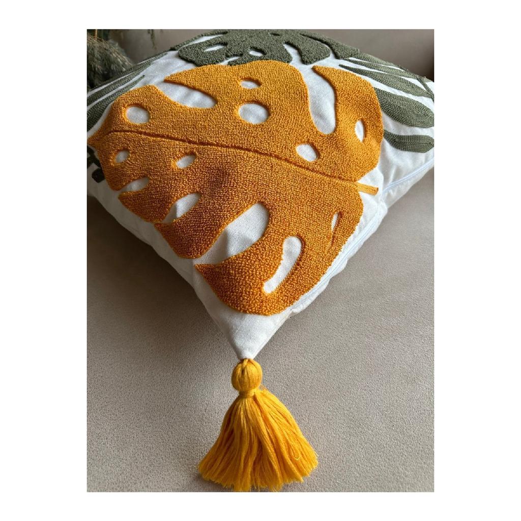 Чехол на подушку Bugi Home Collection с вышивкой Punch