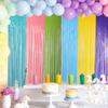 Красочная макаронная дождевая завеса с праздничным дизайном, идеально подходящая для украшения детской вечеринки