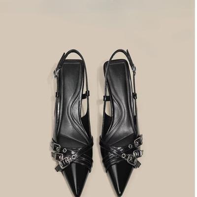 Мода 2025 Французский стиль Пряжка ремня Бордовые сандалии Летние Ретро Лакированная кожа Темперамент светской львицы Заостренный носок Черные высокие каблуки