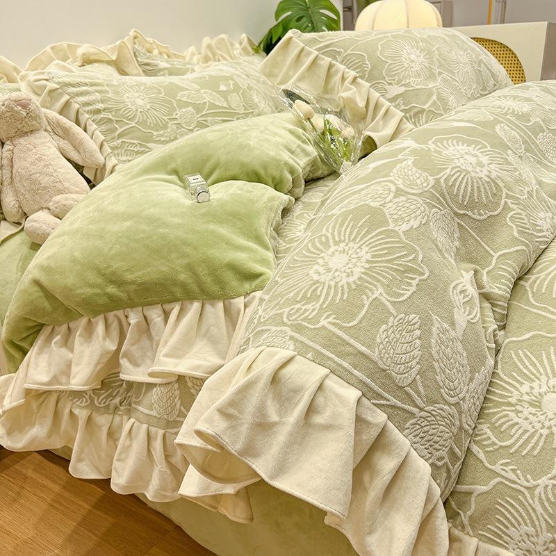 Утолщенный комплект из четырех предметов из молочного флиса, Утолщенное постельное белье из флиса, Зимний резной коралловый флис, Пододеяльник, Простыня, Юбка для кровати