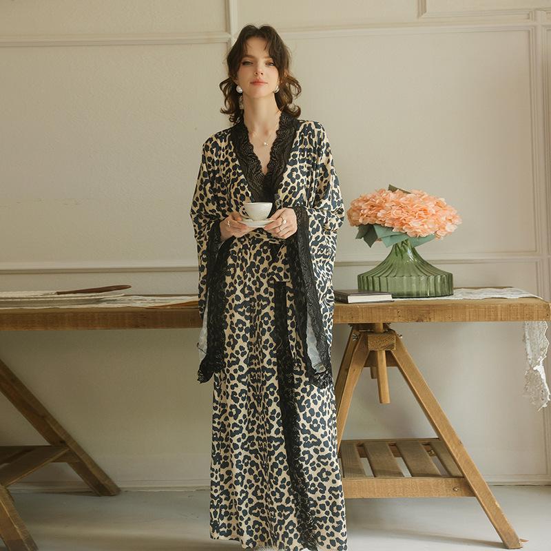 Халат с кружевной вставкой под леопарда и расклешенными рукавами - Женский халат на завязках, Сексуальная домашняя одежда