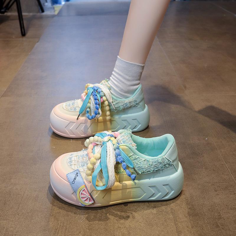 Нишевые оригинальные туфли на толстой подошве женские 2025 новые студенческие универсальные туфли-маффины маленькие белые туфли спортивные и для отдыха туфли с большой головой