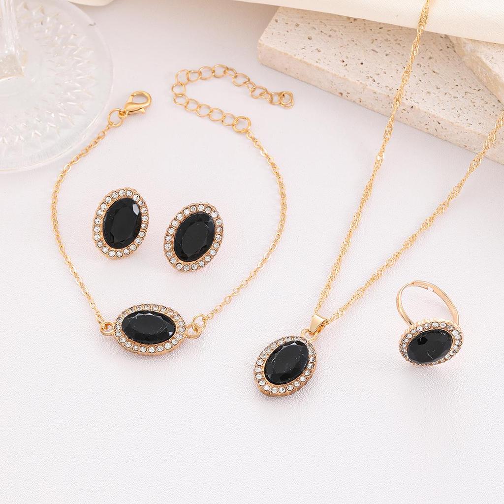 Комплект свадебных украшений с овальными бриллиантами в форме капли воды в Европе и Америке: Ожерелье, серьги и кольцо.