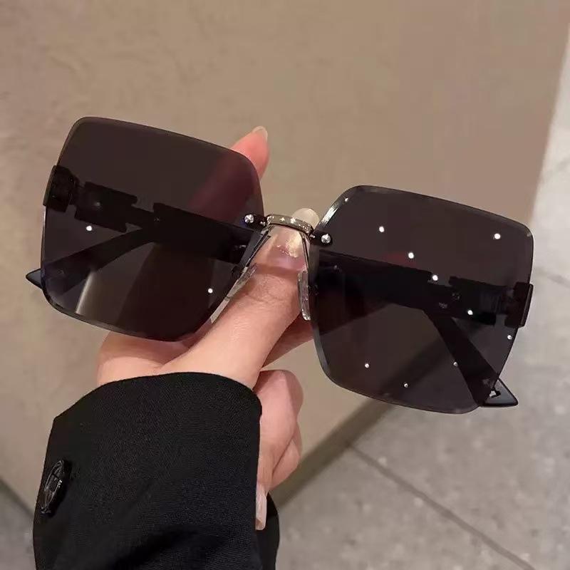 2025 High-End Frameless Two-Tone Gradient Women's Driving Sunglasses – Fashion Trend from Douyin Influencers
