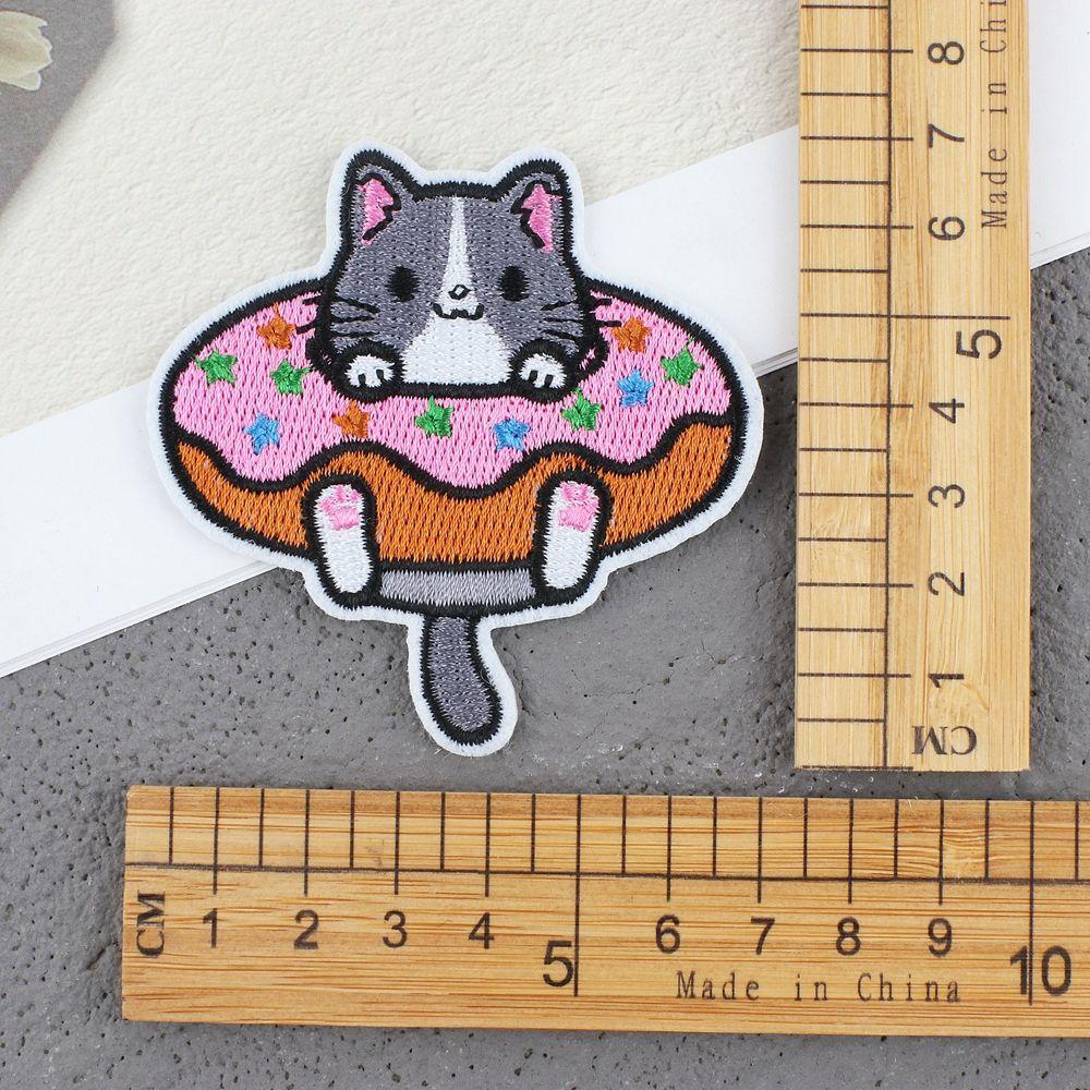 Значки, джинсы, детская одежда, нашивки для одежды, вышивка кота, нашивки с вышивкой кота, аппликации в виде кота