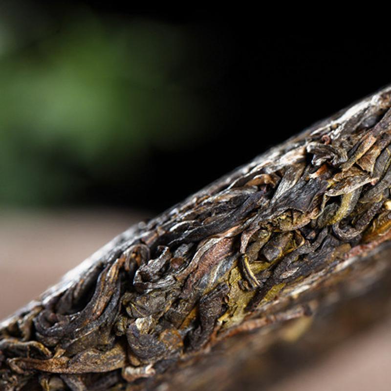 Чай Юнань Мэнхай Шэн Пуэр Баньчжан 2020 г. Сырой чай Пуэр с чистым ароматом 357 г