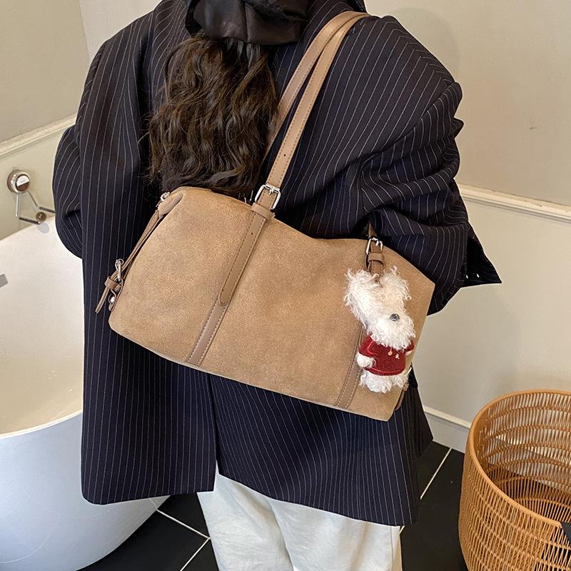 Осенне-зимняя ретро замшевая сумка большой вместимости женская 2025 новая повседневная дорожная сумка через плечо портативная сумка-тоут