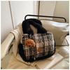 Зимняя шерстяная утолщенная клетчатая атмосферная наплечная сумка 2025 новый клетчатый рюкзак