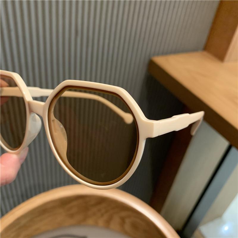 Vintage Women Sunglasses Round Frame Fashion Outdoor Beach Vacation Sunglasses Non Polarized Glasses