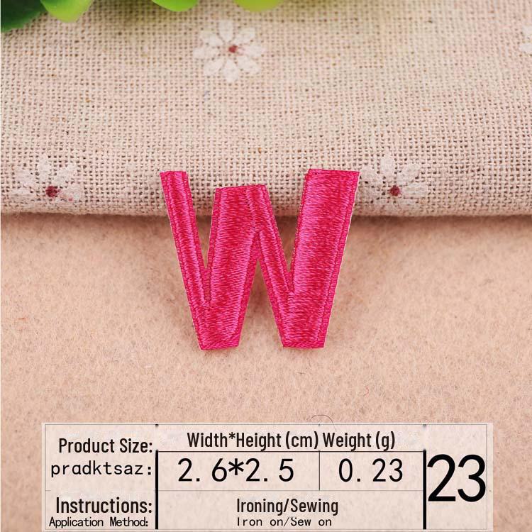 Розовая вышитая нашивка с буквами алфавита для украшения одежды