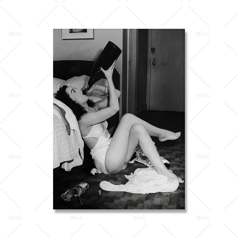 Fashion Black and White Woman Drinking Champagne Canvas Prints Modern Painting On The Wall Picture Poster for Bathroom Decor