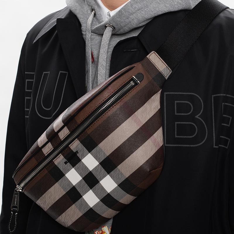 Burberry Сумка-кроссбоди на грудь из экологичного холста с темной клеткой Мужские сумки Темно-орехово-коричневый 80365591