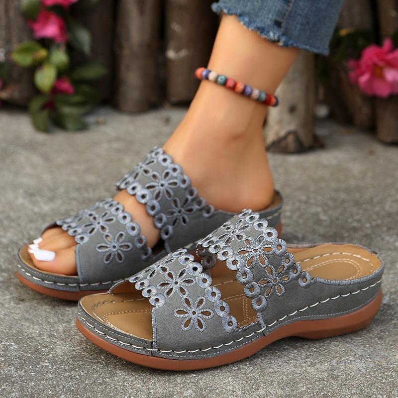 Модные повседневные тапочки 2024 года, лето, новые простые полевые цветочные однолинейные тапочки с удобным наклонным каблуком, повседневные женские тапочки Traf