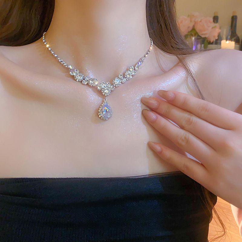 Ожерелье-чокер с цветочным узором из сверкающих страз - цветочный дизайн с каплями воды, свадебные и вечерние украшения для женщин