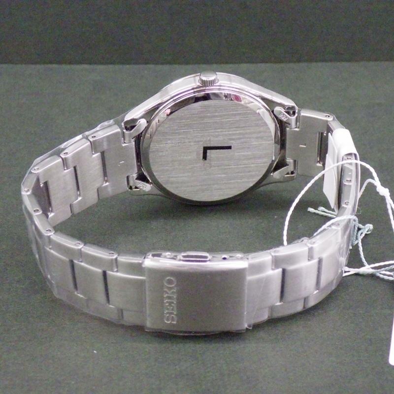 Мужские часы SEIKO Selection SBPX155 с черным циферблатом, арабскими цифрами, сапфировым стеклом, водозащитой 10 АТМ и металлическим браслетом, на солнечной батарее.