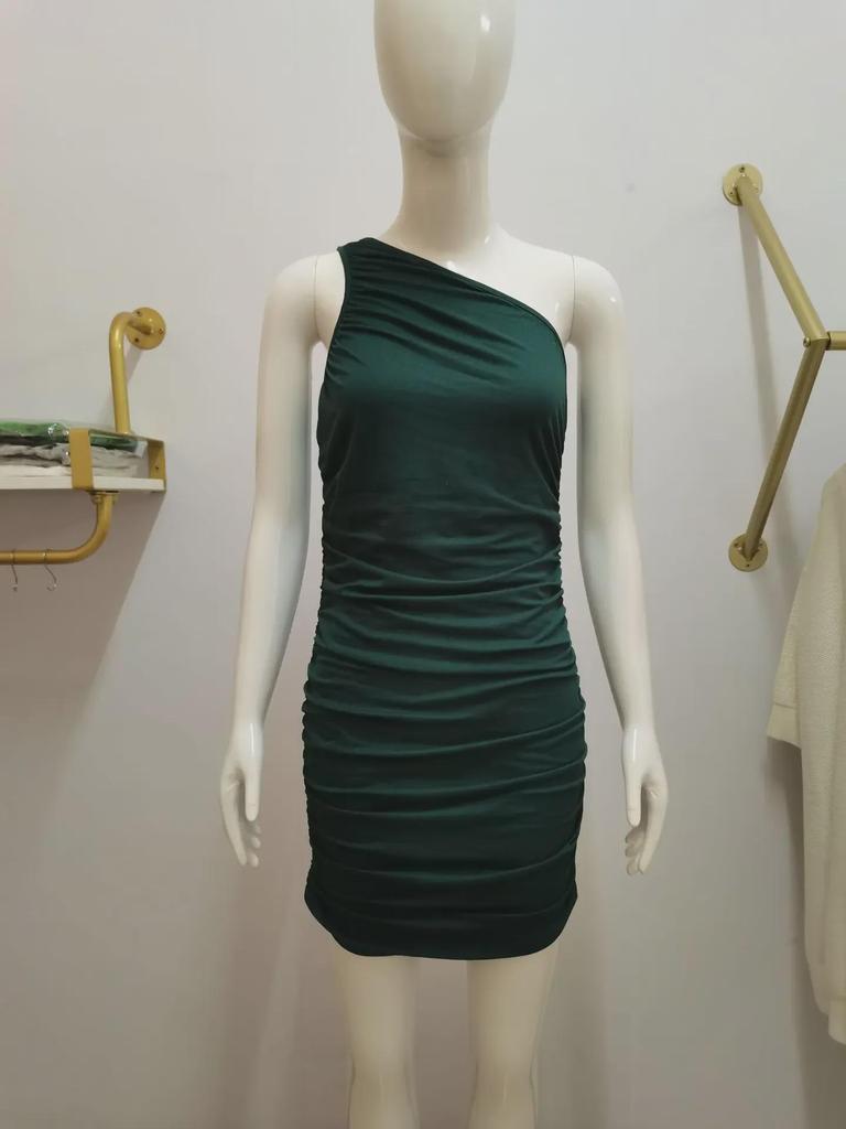 Летнее европейско-американское однотонное плиссированное платье с открытыми плечами 2022 года