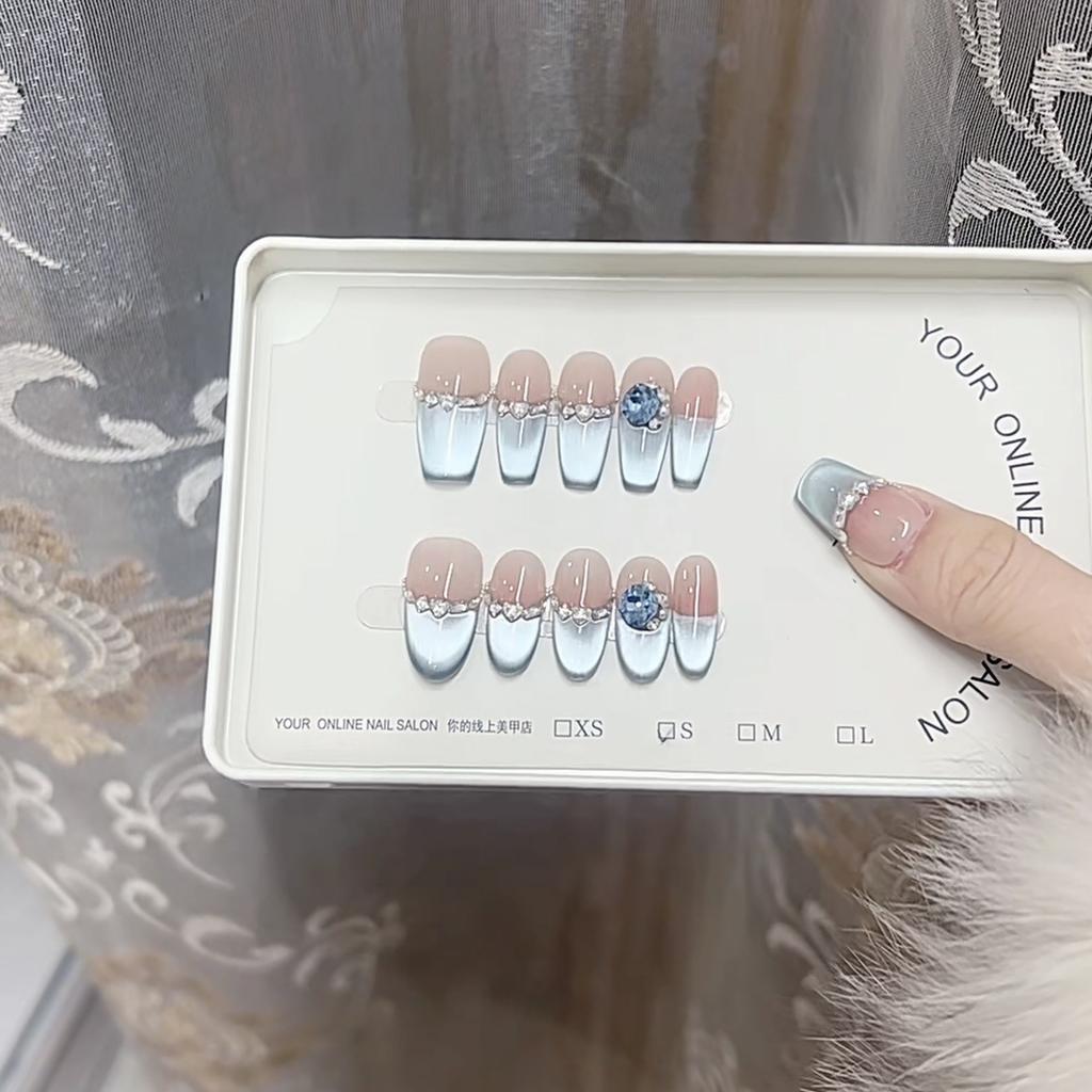Pure Hand-made Phototherapy Wear Armor, Ice-transparent Blue Diamond Cat's Eye Reusable Nail Art Patch
