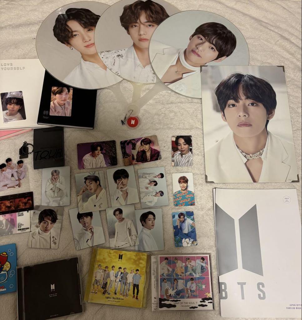 [Б/У] BTS оптовая продажа (альбомы, компакт-диски, веера, коллекционные карточки и многое другое)