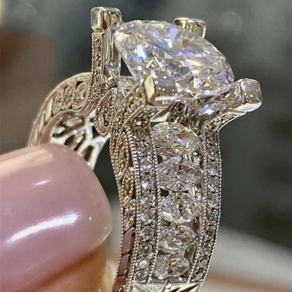 Luxury Full Diamond Rings for Women Sparkling Zirconia Engagement Party Rings