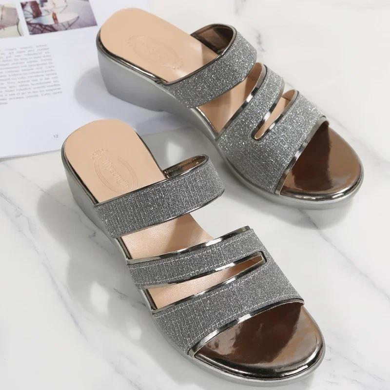 Женские модные шлепанцы на платформе-клине, сандалии на толстой подошве, уличные ретро-повседневные туфли с открытым носком, пляжные шлепанцы в римском стиле 2025