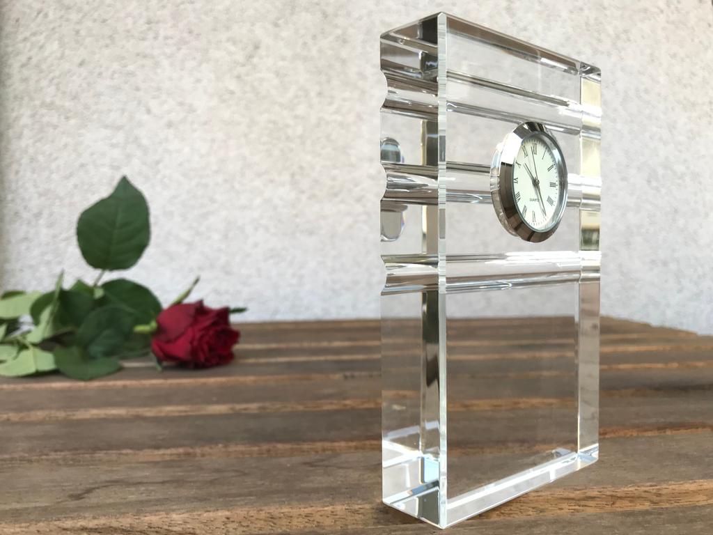 Кавалер-кинг-чарльз-спаниель - стеклянные часы с фотографией, фото собаки в хрустале, персонализированные настольные часы от бренда Art-Dog