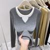 Европейский женский свитер с V-образным вырезом и эффектом двойки, весна 2025, корейская версия, контрастная цветная вставка, внутренний топ, трикотажная база с длинным рукавом