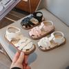 Летние сандалии для девочек нового стиля, милые ажурные сандалии-принцессы для малышек, мягкая подошва, закрытый носок, для детей младшего и среднего возраста