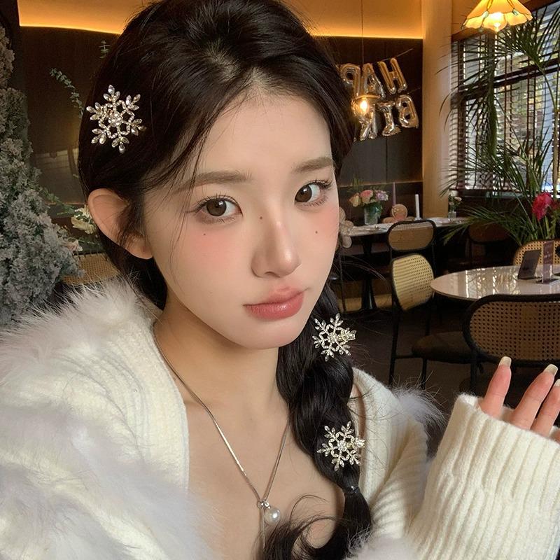 High-End Christmas Rhinestone & Pearl Snowflake Hair Clips – Elegant Duckbill Hairpins for Women