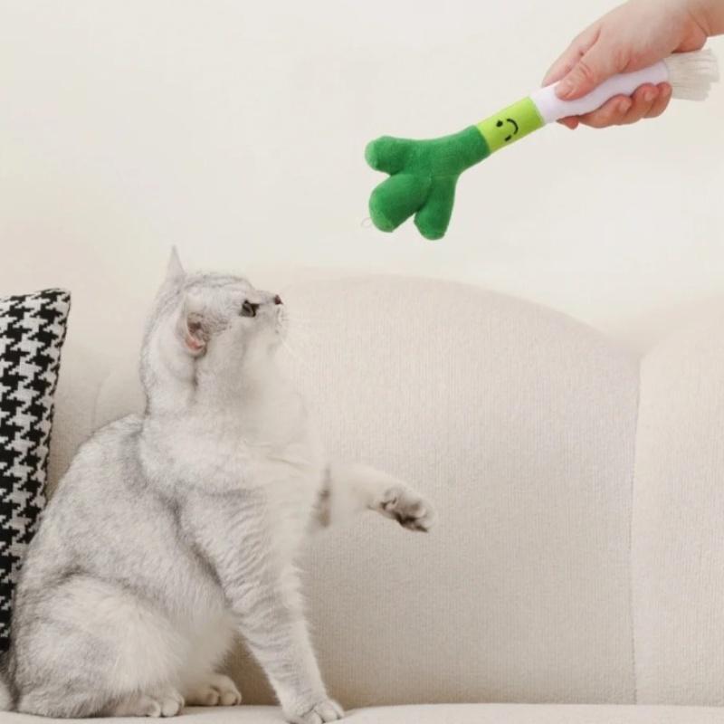 Cat Toy Interactive Training Sound Cats Chew Toy Simulated Scallion Kitten Toy Indoor Fluffy Plush Bell Toy Cat Accessories