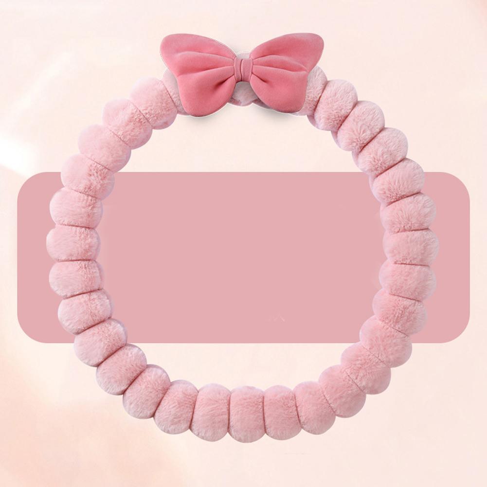 Winter Steering Wheel Cover with Soft Faux Plush and Bow Style for Secure Grip and Heat Retention in Cold Conditions