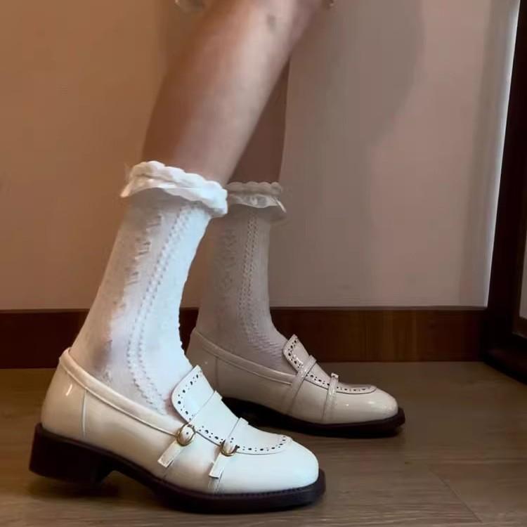 Версия из коровьей кожи~ Точечно гравированная пряжка ремня низкий каблук маленькие кожаные туфли женские лоферы в британском стиле туфли-однопедальки с круглым носком