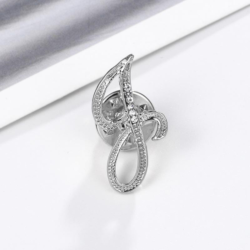 High-Precision Electroplated Vintage Alloy Brooch with Rhinestones