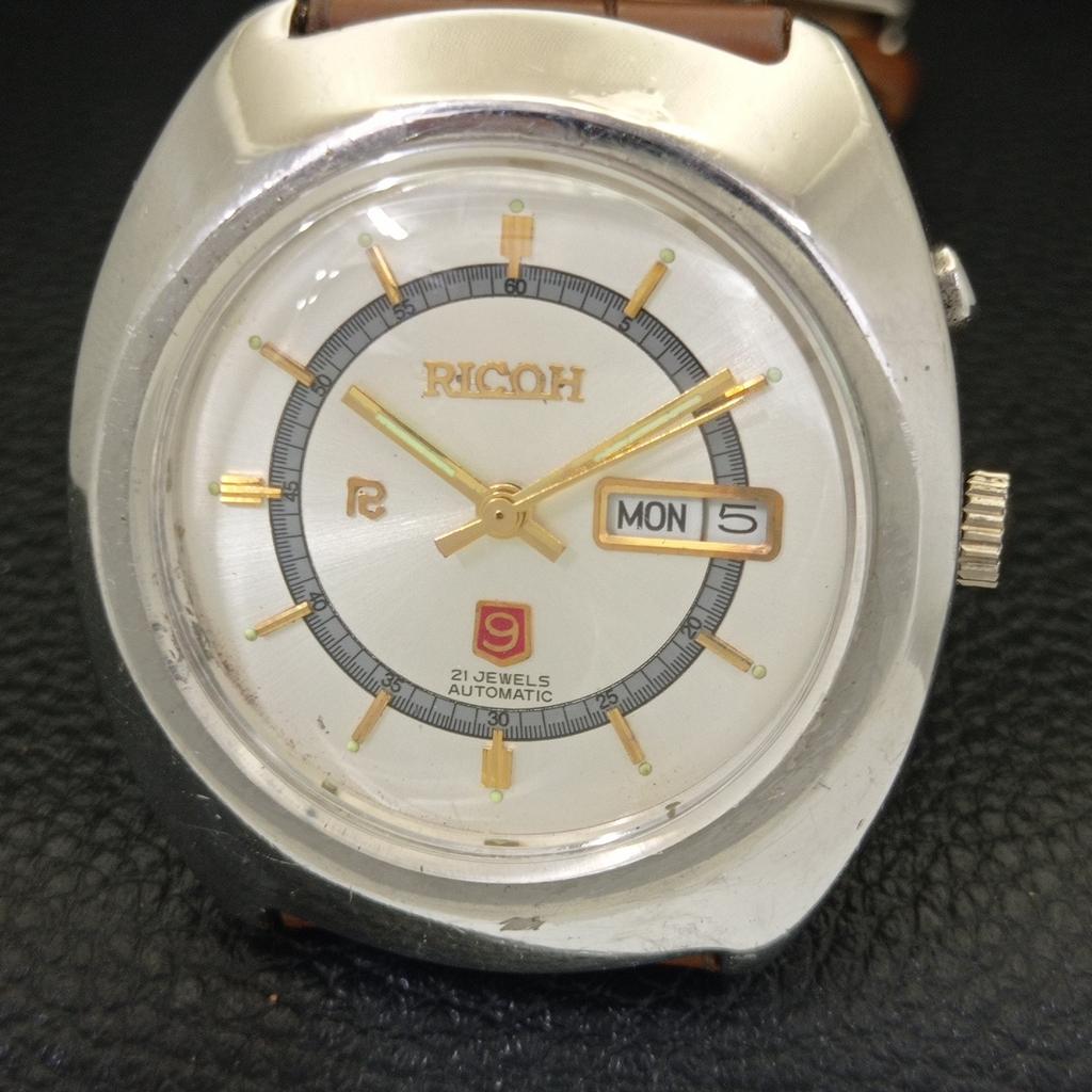 VINTAGE RICOH R31 AUTOMATIC JAPAN MENS SILVER COLOR DIAL WATCH A701952-5 R207-a701952
