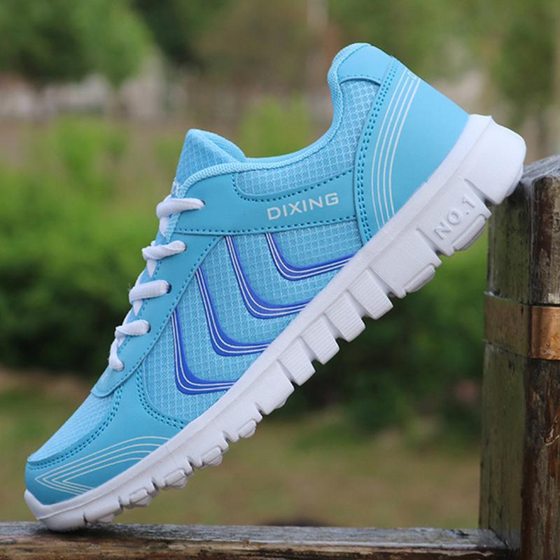 2024 женские кроссовки женские вулканизированные плоские на шнуровке новые модные дышащие сетчатые белые туфли женские повседневные туфли женские большого размера 44