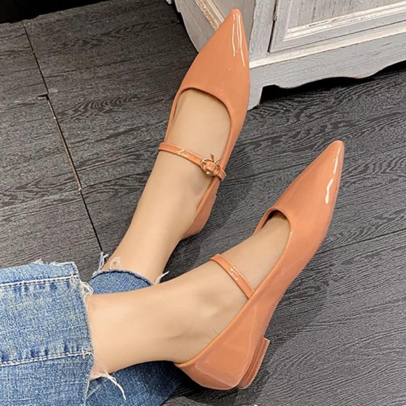 Модные женские балетки из мягкой кожи, элегантные, с острым носком и ремешком с пряжкой, больших размеров, весна 2025, телесного цвета, удобные для работы в офисе