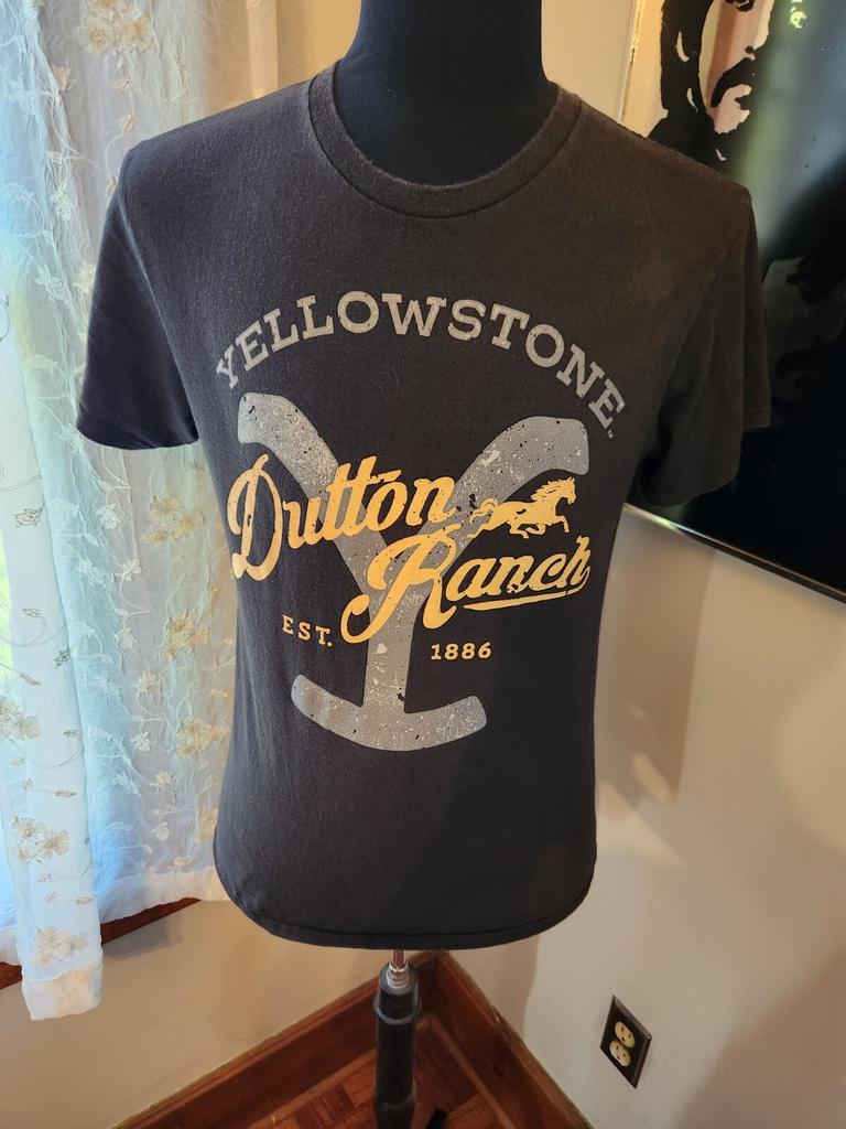 Yellowstone Dutton Ranch T-Shirt Mens Medium Black Short Sleeve Unisex T-Shirt