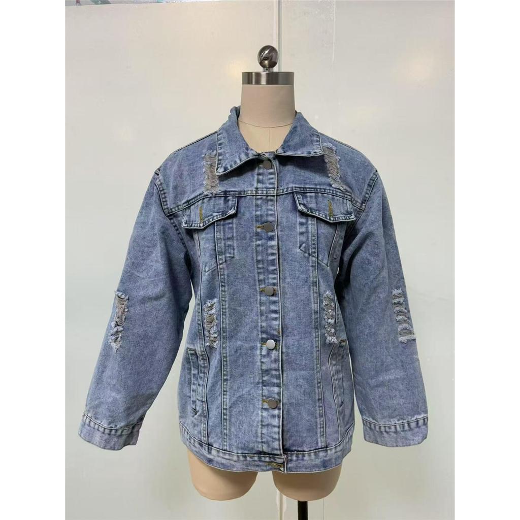 Женская джинсовая куртка оверсайз с рваными деталями в стиле бойфренд