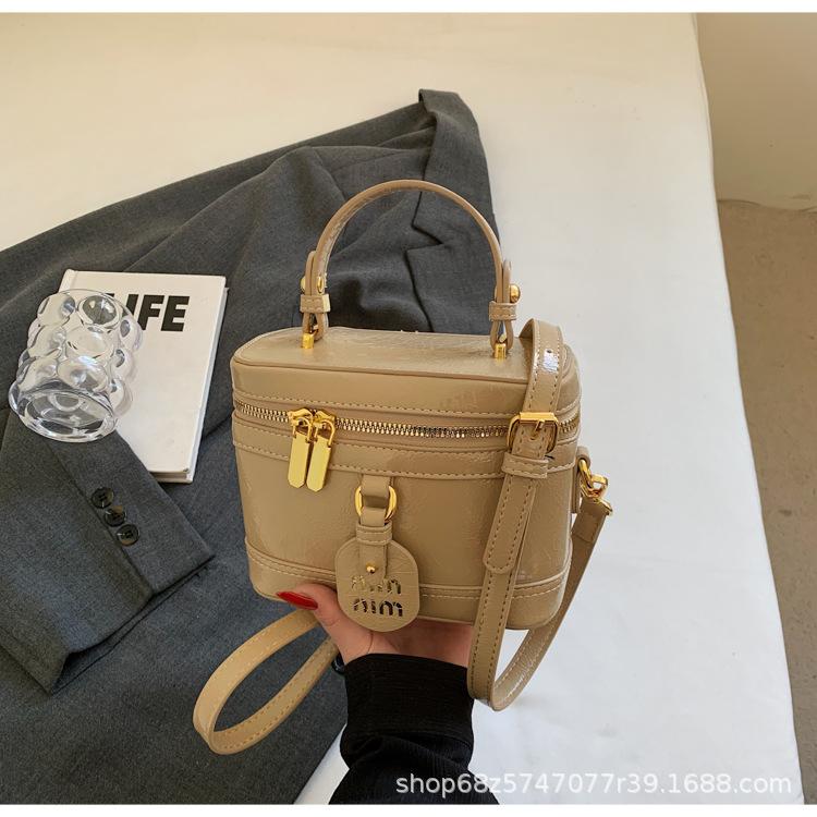 Fashion Retro High-end Hand-held Bucket Bag Women's 2025 New Versatile Shoulder Bag Western-style Casual Crossbody Bag