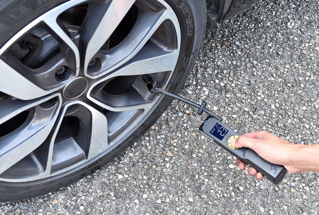 Mini compresseur sans fil - MICHELIN - Pompe électrique - Manomètre digital - 10 Bars - Rechargeable USB