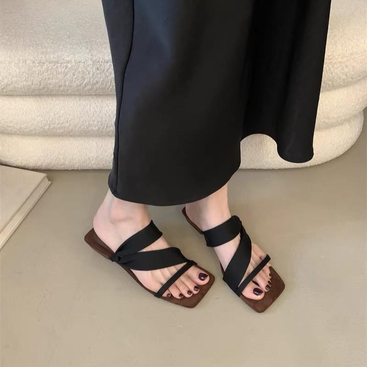 Мода 2025 Новые высококачественные замшевые босоножки на танкетке Летние с квадратным носком Spice Girl Высокие каблуки Открытый носок Нескользящие Однолинейные полушлепанцы