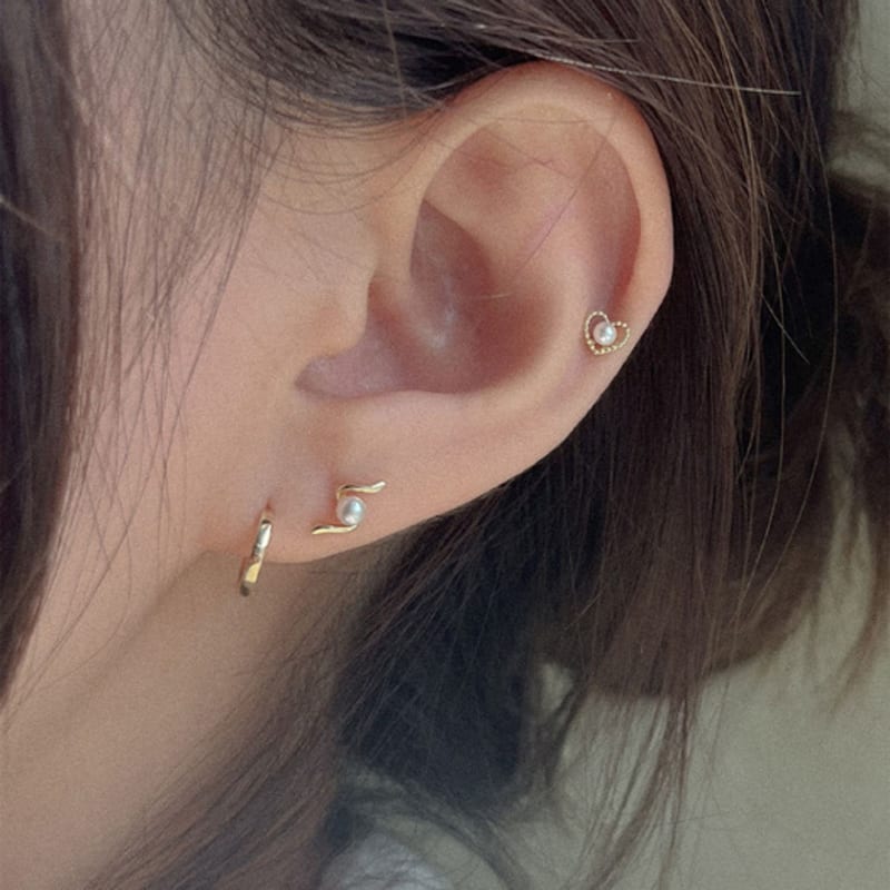 youngglow 14k heart dot line pearl piercing