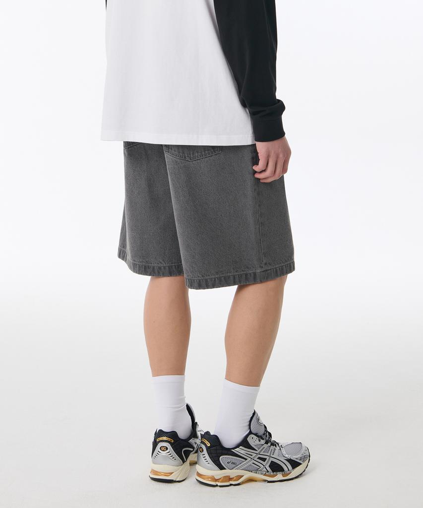 MUSINSA STANDARD One-Pleat Wide Denim Shorts [Gray]
