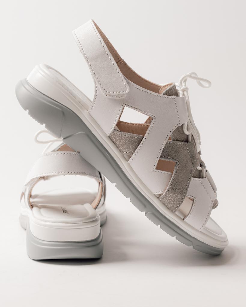 Босоножки на танкетке с открытым носом Lifexpert 325002 36 белые кожа