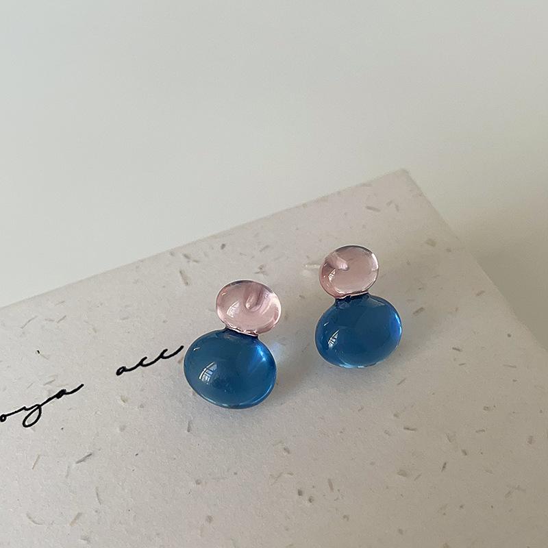 Серьги-гвоздики с шариками из смолы цвета дофамина, контрастные по цвету, женские, нишевые, простые и универсальные, модные серьги