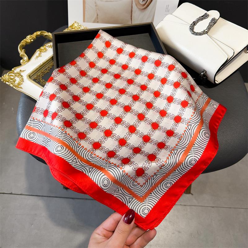 Geometric chain printed silk scarf square scarf high-end sense versatile shawl sunscreen neck small square scarf headscarf women's scarf